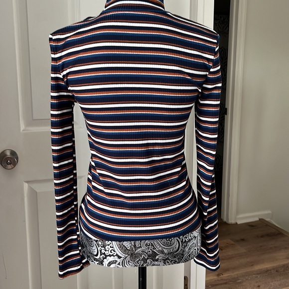 SHEIN shirt - Picture 2 of 4